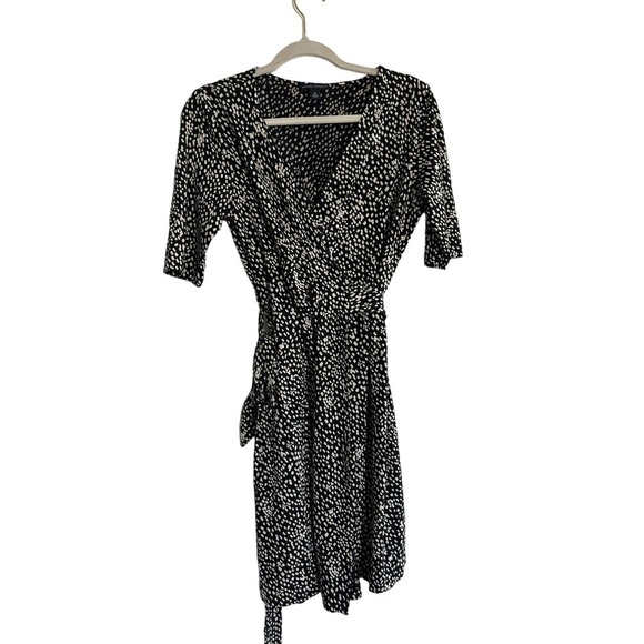 Banana Republic Dresses & Skirts - Banana Republic Wrap Dress Size M